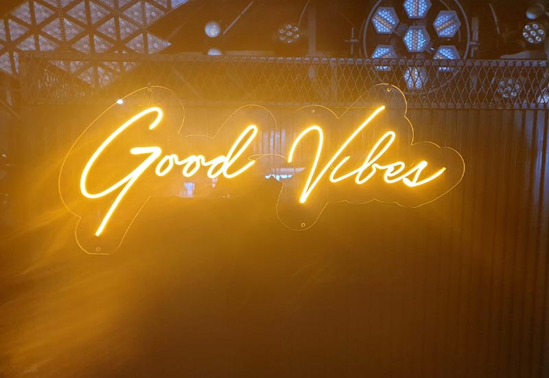 שילוט לד ניאון